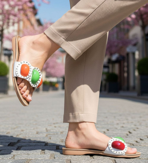 Białe damskie klapki płaskie /G8-1 11719 T097/