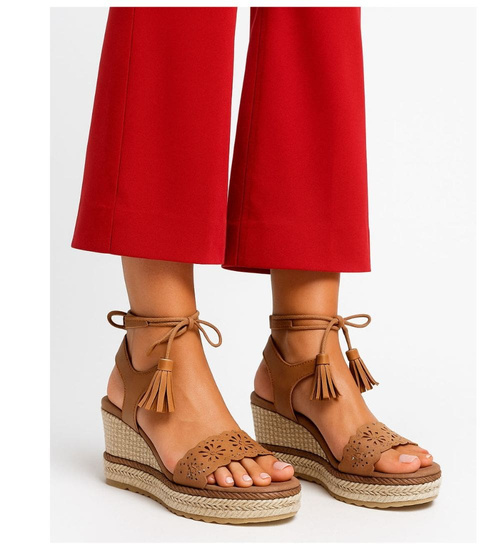 Camelowe sandały na koturnie i platformie /D8-3 14057 S291/