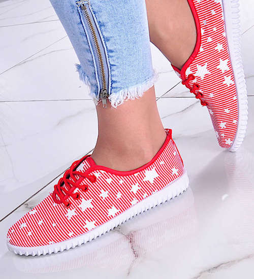 Wiązane czerwone tenisówki w gwiazdki /C6-1 11378 T099/