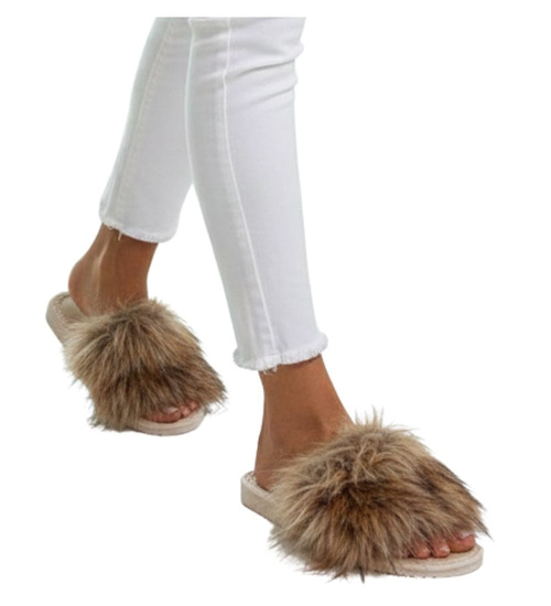 Beżowe klapki z efektownym futerkiem /F4-1 3259 S195/