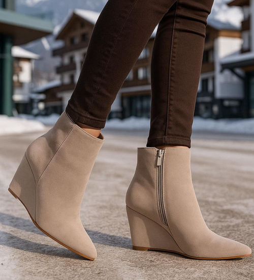 Beżowe ocieplane botki na koturnie /D8-1 18616 T248/