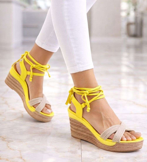 Żółte sandały na koturnie i platformie /F9-3 14065 S243/