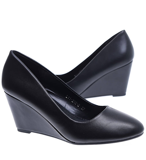 Klasyczne czarne czółenka na koturnie /E3-3 15755 T226/