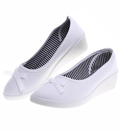 Białe tenisówki wsuwane na niskim koturnie /E2-1 16520 T155/