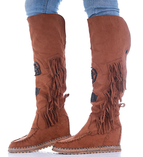 Karmelowe kozaki z frędzlami na niskim koturnie /A1-2 16912 T182/