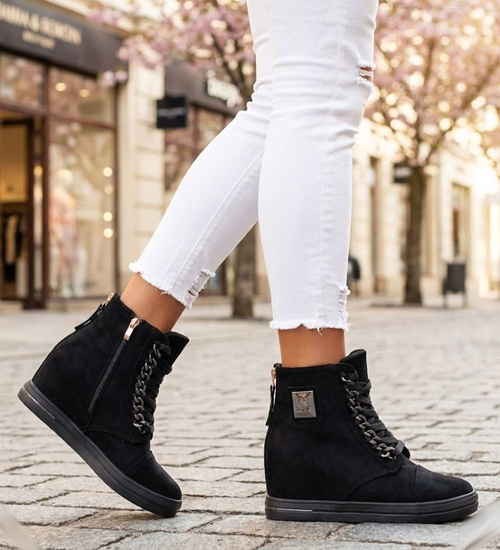 Czarne sneakersy damskie na koturnie /E8-3 12765 T891/