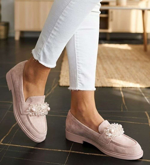 Beżowe loafersy damskie z błyszczącymi kamieniami /E8-3 14618 T6/