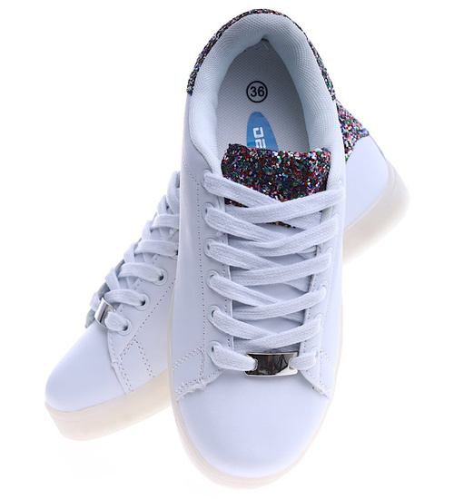 Sznurowane białe damskie trampki /E8-1 13965 S197/