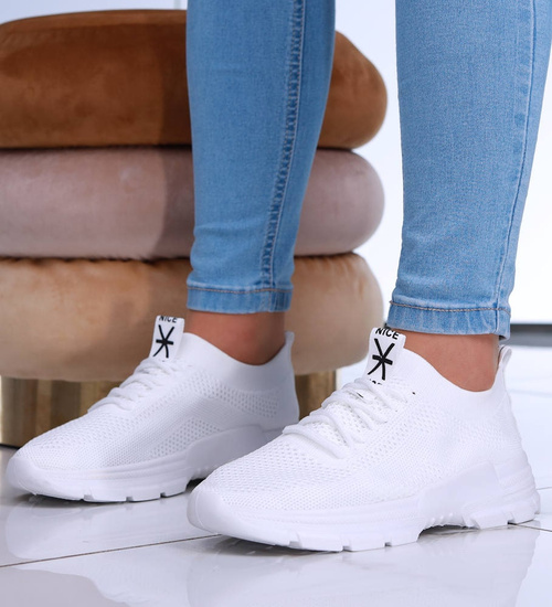 Białe wsuwane buty sportowe /E6-3 16114 G280/