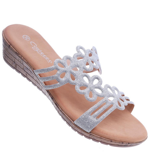 Srebrne klapki na niskim koturnie /G13-2 13935 T138/