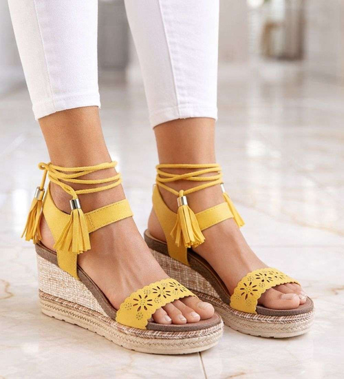 Sandały na koturnie i platformie Żółte /D3-3 14050 S290/