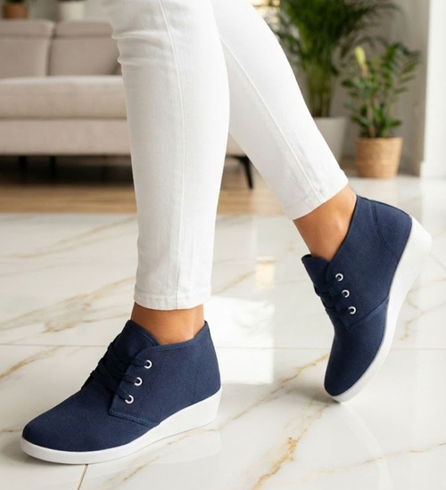 Sznurowane granatowe trampki na niskim koturnie /C6-3 11148 S193/