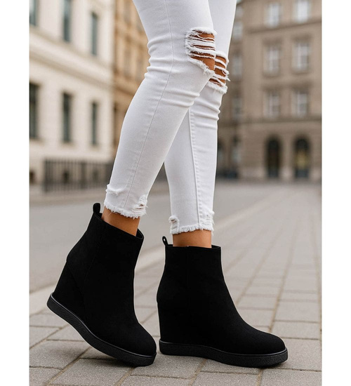 Czarne botki damskie na koturnie /F5-2 18201 T488/