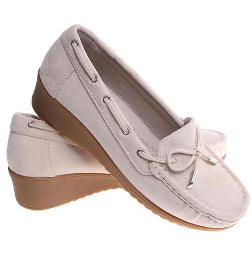 Beżowe czółenka na niskim koturnie /B4-2 18220 W233/