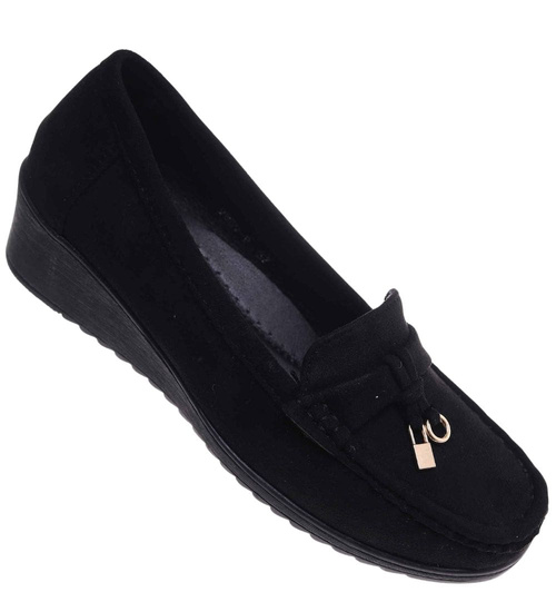 Czarne zamszowe czółenka na niskim koturnie /A2-2 18223 W233/