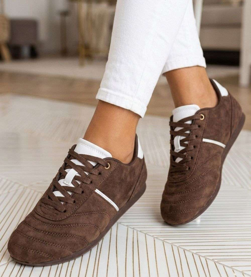 Czekoladowe sneakersy damskie zamszowe /B4-3 18799 W282/