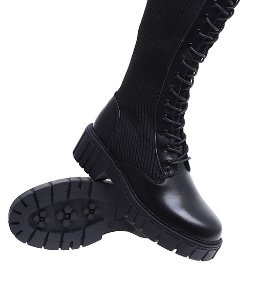 Czarne wysokie trapery glany z elastyczną cholewką / D7-3 15305 T592/