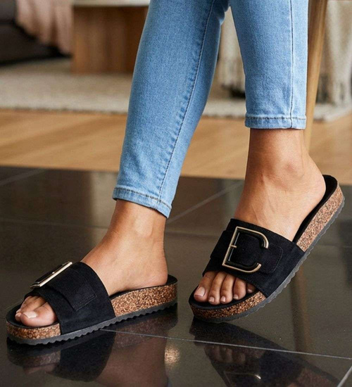 Czarne klapki damskie na płaskim obcasie /A6-2 16351 G232/