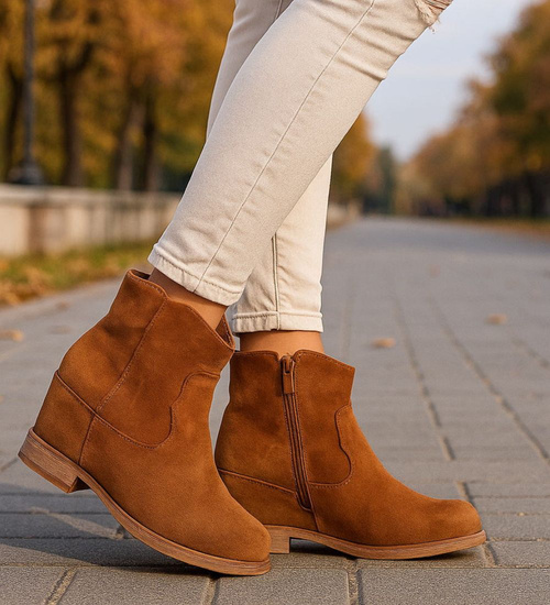 Karmelowe botki damskie na niskim koturnie /i5-3 H2 18425 T288/