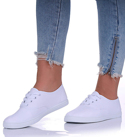 Białe klasyczne tenisówki z tkaniny /B4-2 17232 T223/