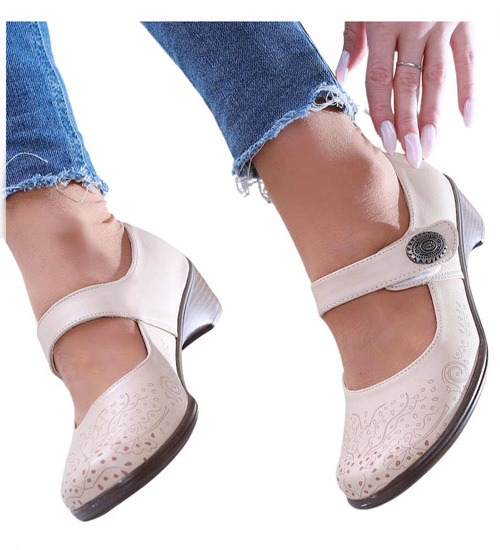 Beżowe czółenka na niskim obcasie /A5-2 13806 T144/