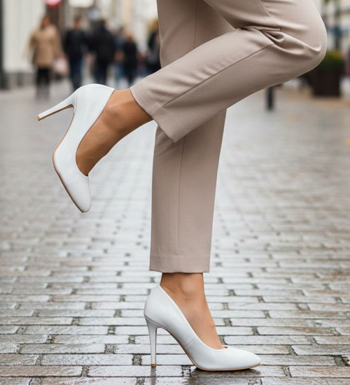 Białe czółenka damskie na szpilce /D3-3 17484 G157/