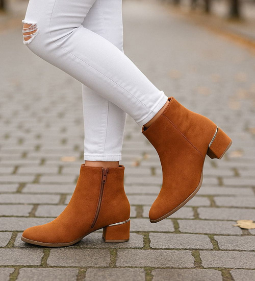 Karmelowe zamszowe botki na niskim obcasie /A7-1 18320  W3/