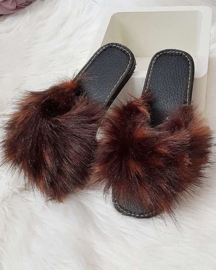 Rude klapki z efektownym futerkiem /B2-1 2830 S195/