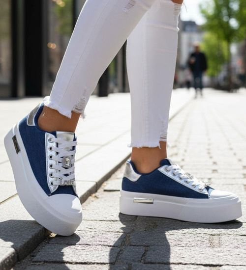 Materiałowe trampki na platformie granatowe /J5-3 18490 W17/