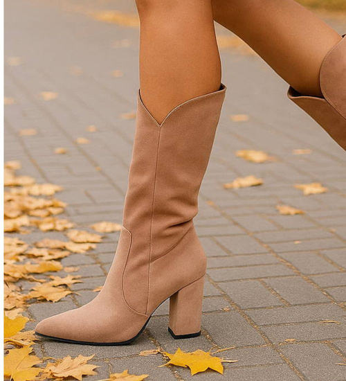 Klasyczne beżowe kozaki na obcasie z zamszu /C5-3 16896 G483 +H2/