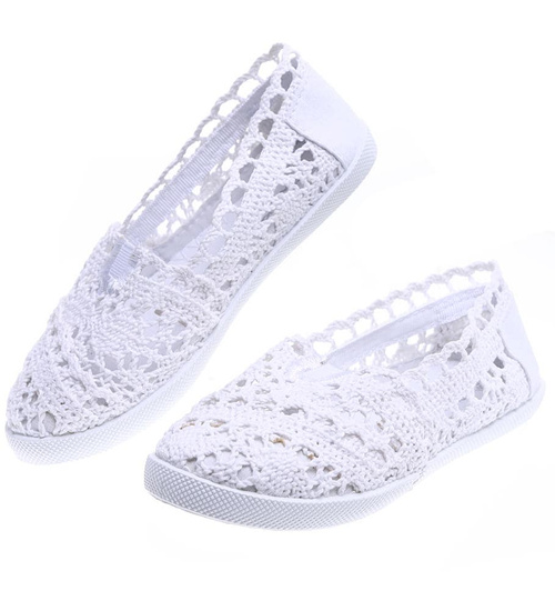 Białe dziewczęce balerinki z koronki /B8-2 15815 T8-6/
