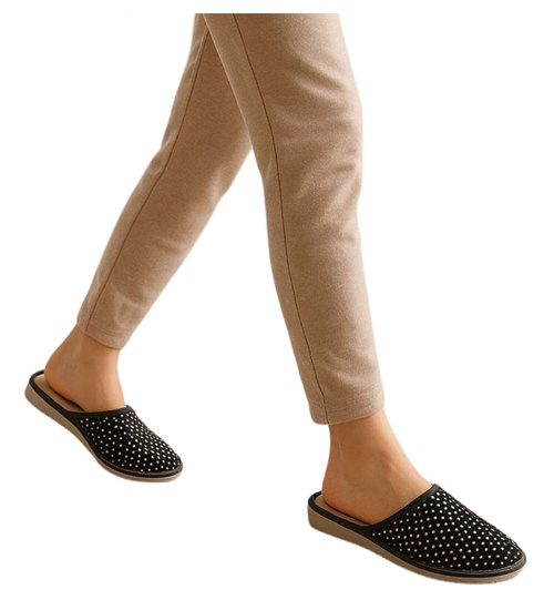 Damskie skórzane czarne kapcie klapki /A8-1 15504 S196/