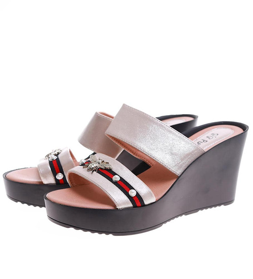 Złote klapki damskie na koturnie i platformie /E2-3 16291 S230/