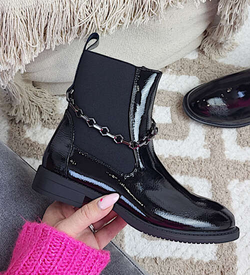 Czarne botki lakierowane na niskim obcasie /G3-3 15245 S498/