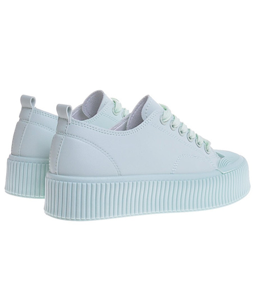 Zielone creepersy na platformie /A10-2 10628 T592/