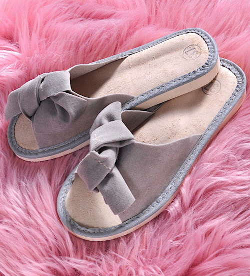 Skórzane domowe klapki z kokardą Szare /G9-1 10858 S194/