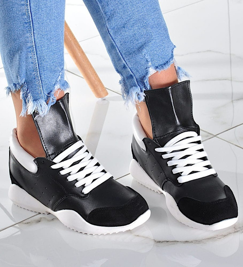 Czarne sneakersy na niskim koturnie /B2-3 9721 S190/