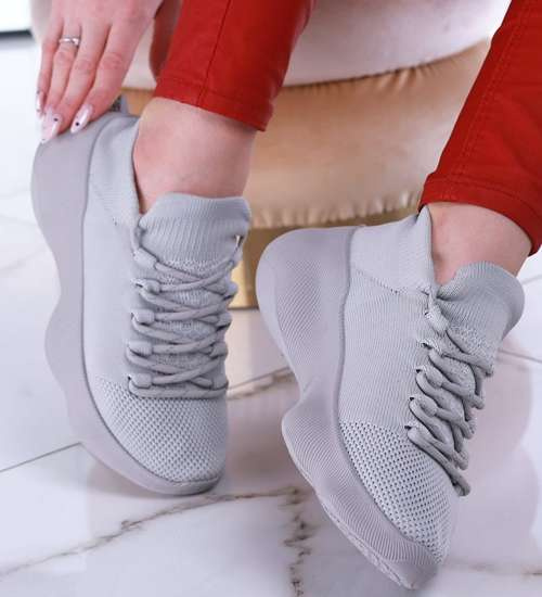 Szare buty sportowe na niskim koturnie i platformie /E9-3 13510 T236/