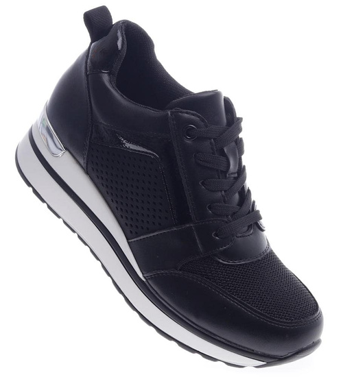 Ażurowe czarne sneakersy na niskim koturnie /F7-3 13230 T592/