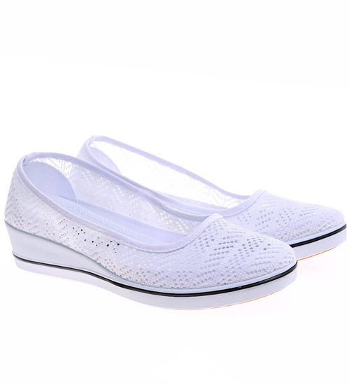 Białe koronkowe tenisówki na niskim koturnie /B3-2 16355 T256/