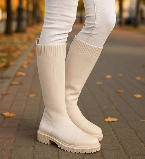 Elastyczne beżowe kozaki damskie /G4-3 18076 T366/