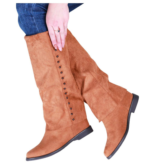 Karmelowe kozaki na niskim koturnie /A4-2 15241 T223/