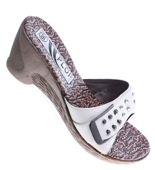 Damskie klapki na koturnie BIAŁE /C4-3 3585 S034/