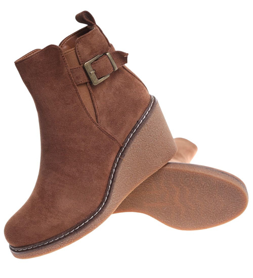 Karmelowe botki damskie na koturnie /D2-1 18352 W385/