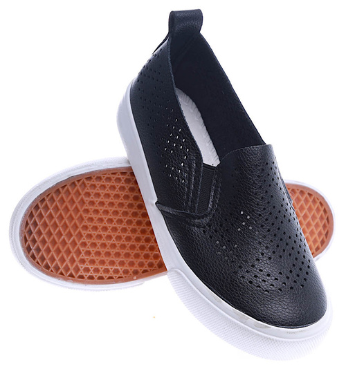 Ażurowe wsuwane trampki slip on Czarne /B6-2 13765 T122/