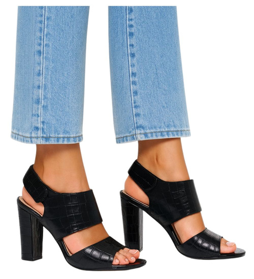 Czarne damskie sandały na słupku /D8-3 12199 T198/