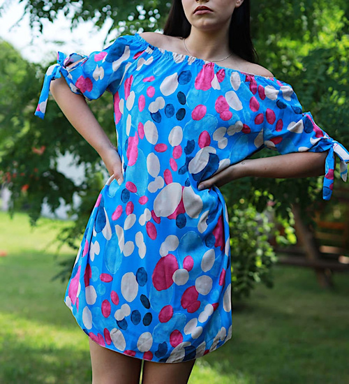 Niebieska letnia sukienka z kolorowym printem /UB738 S198/