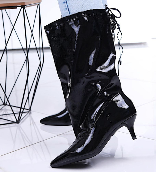 Czarne lakierowane kozaki na obcasie /A8-2 16763 G197/