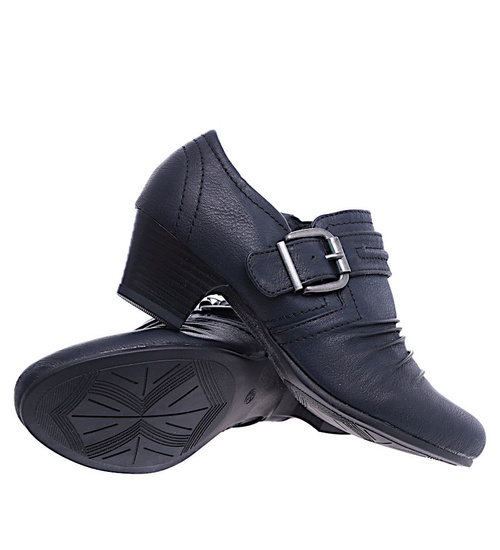 Czarne czółenka damskie na niskim obcasie z klamerką /E7-3 14766 T256/