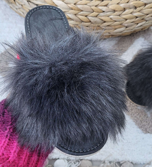 Szare damskie klapki z kudłatym futerkiem Premium /A10-1 11321 S292/